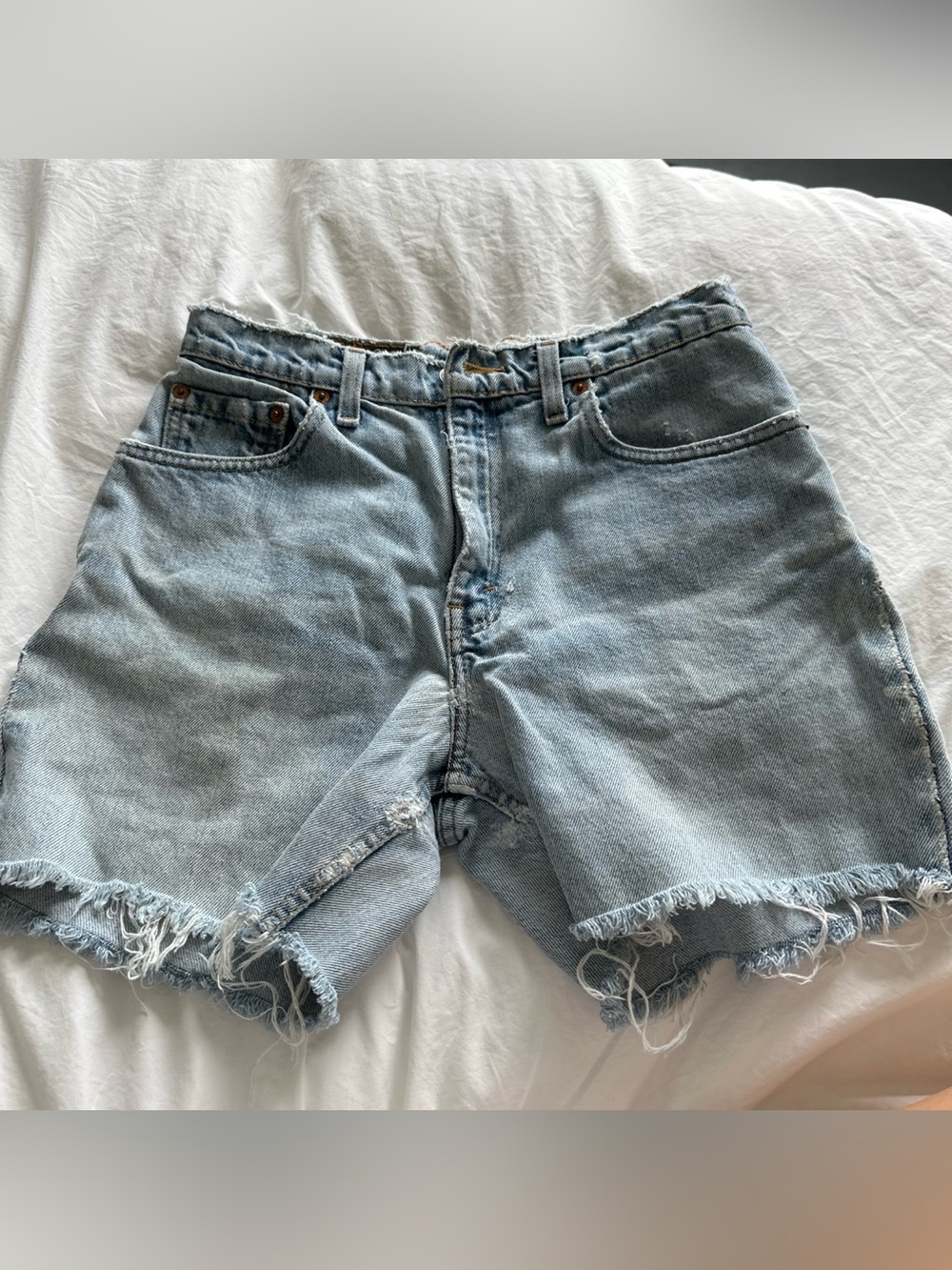 Vintage light wash 550 Levi’s jean shorts
